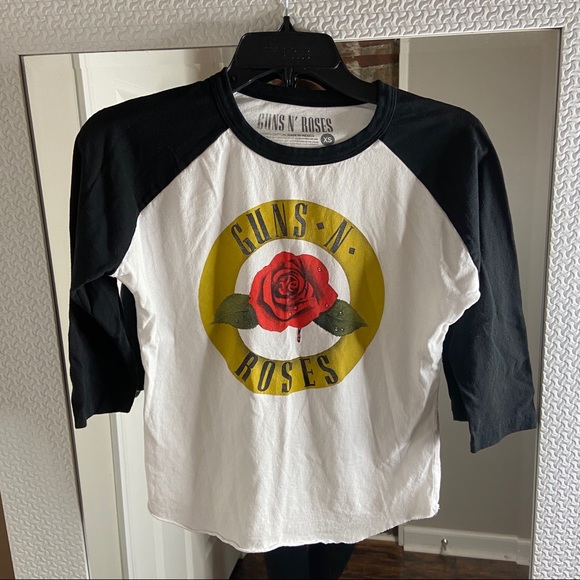 Guns N’ Roses Tops - Guns N Roses graphic quarter sleeve raw hem tee XS